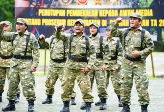 Penutupan pembekalan kepada awak media tentang Prosedur Kedaruratan Daerah Rawan di Menlatpur Kostrad Sanggabuana, Karawang, Jawa Barat, Sabtu (20/12/2025).