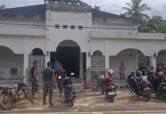 Satgas TMMD 123 Kodim 0407/Kota Bengkulu Melaksanakan Gotong Royong Bersih-bersih Masjid