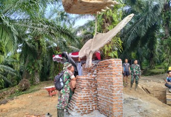 Pembangunan Tugu Prasasti TMMD Ke-124 Kodim 0408/BS Hampir Rampung