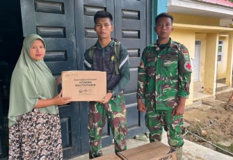 TNI saat salurkan Bantuan Obat ke Desa Terisolir Pascabanjir Aceh Tengah