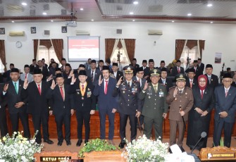 Komandan Kodim 0806/Trenggalek, Letkol Czi Yudo Aji Susanto, S.Sos., M.A., bersama jajaran Forkopimda Kabupaten Trenggalek, turut hadir dalam rapat paripurna DPRD Kabupaten Trenggalek, Kamis (6/3/2025)