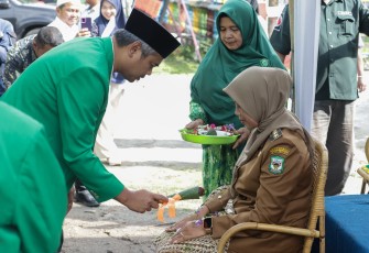 Wakil Wali Kota Pematangsiantar Herlina hadiri acara Tasyakuran dan Punggahan Menyambut Bulan Ramadhan 1446 Hijriyah 2025,  di halaman Kantor PD Al-Washliyah Jalan Radjamin Purba Kelurahan Bukit Sofa Kecamatan Siantar Sitalasari