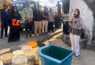 Pemerintah Kabupaten Bintan melalui Badan Penanggulangan Bencana Daerah (BPBD) bekerja sama dengan Palang Merah Indonesia (PMI) Kabupaten Bintan menyalurkan bantuan air bersih bagi masyarakat terdampak kekeringan