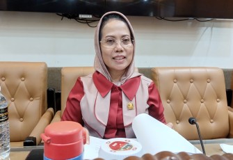 Ketua Komisi E DPRD Jatim, Sri Untari 