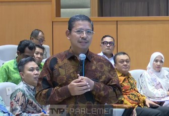Direktur Jenderal Pendidikan Islam Amien Suyitno dalam pertemuan dengan para guru madrasah bersama para anggota DPR RI di komplek parlemen, Senayan, Jakarta, Rabu (11/2/2026).