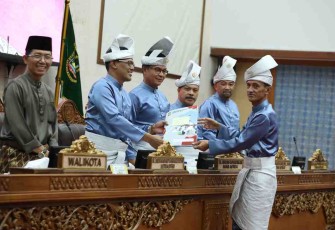 DPRD Kota Batam saat Sahkan Perda Lembaga Adat Melayu (LAM)