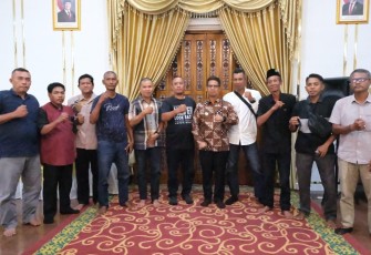 Bupati Karimun saat Terima Audiensi Aliansi Nelayan