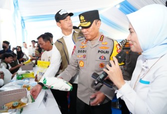 Wakapolri Komjen Pol. Prof. Dr. Dedi Prasetyo dalam kegiatan Gerakan Pangan Murah (GPM) bersama Polri di Jakarta Utara, Jumat (13/3/2026).