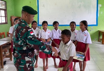 Yonarmed 12 Kostrad Hadir Mencerdaskan Generasi Muda di SDK Dafala