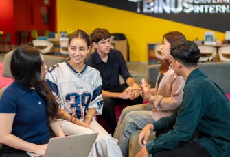 Belajar AI dan Cloud Sambil Raih Double Degree: Ini yang Bikin Computer Science BINUS International Unggul!