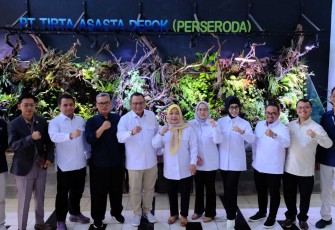 Foto bersama kunjungan kerja Komisi B DPRD Kota Depok di PDAM, Rabu (14/1)