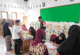 Bantuan pangan warga desa binaan 