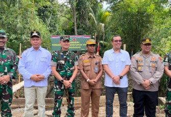 Foto bersama groundbreaking pembangunan jembatan garuda 