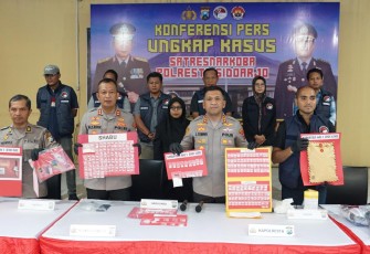 Kapolresta Sidoarjo Kombes Pol Christian Tobing saat konferensi pers 