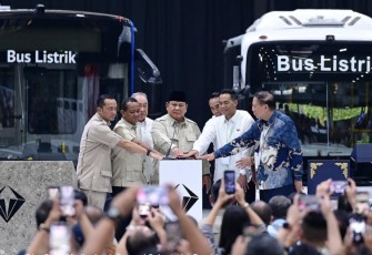Presiden Prabowo Subianto launching pabrik kendaraan listrik di Magelang, Jawa Tengah, Kamis (9/4)