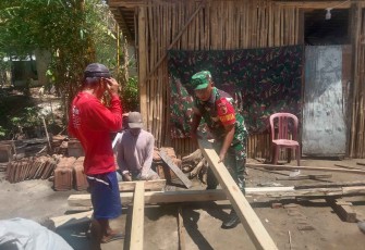 Renovasi rumah warga desa binaan 