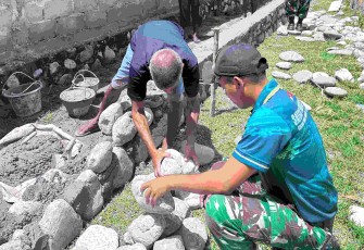 Karya bakti bersama warga