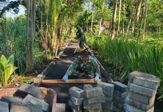 Pavingisasi jalan Dusun Klagin Desa Brabe
