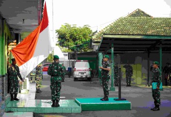 Upacara bendera prajurit Kodim Madiun