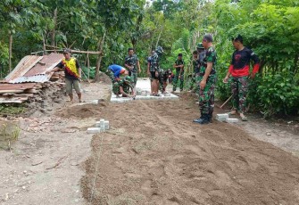 Pengerjaan paving jalan desa Sukorejo