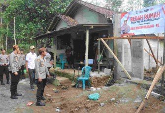 Bedah rumah Polres Probolinggo