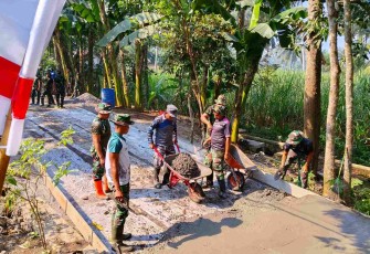 Pengecoran jalan dusun Lembenah