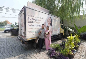Doa Sederhana Pak Regi di Anniversary Ke-14 untuk Ayu Dewi