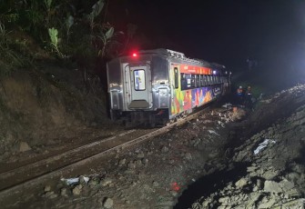 Evakuasi Selesai, Jalur Maswati – Sasaksaat Kembali Dapat Dilalui: KA Pertama Melintas Pukul 03.20 WIB
