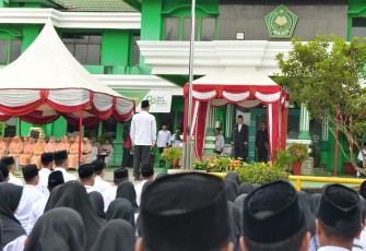 Gubernur Ansar saat Pimpin Upacara HAB ke-80 di Halaman Kantor Kementerian Agama Provinsi Kepri, Sabtu (3/1/26).