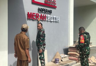 Dandim 0801/Pacitan Letkol Arh Imam Musahirul saat meninjau progres pembangunan KDKMP wilayah desa Bangunsari, Rabu (21/1)