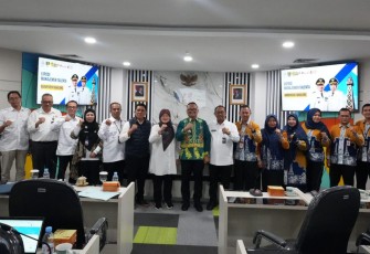 Bupati Tabalong Muhammad Noor Rifani foto bersama BKN