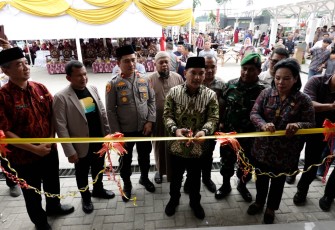 Wali Kota Tebing Tinggi, H. Iman Irdian Saragih, meresmikan Pusat Kuliner Masjid Agung yang berlokasi di Jalan KL Yos Sudarso, Jumat (30/01/2026) 