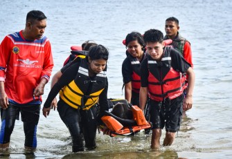 Pelatihan Evakuasi Medis Laut Mahasiswa STIKes Pasapua Ambon