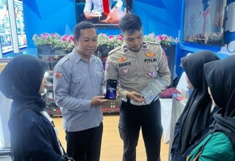 Korlantas Polri Tampilkan ETLE Mobile Handeld di Pameran Kampung Hukum 2026