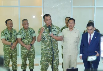 Wapang TNI dan Wamenhan RI Bahas Penguatan Alutsista dalam Rapat Kerja Komisi I di DPR RI
