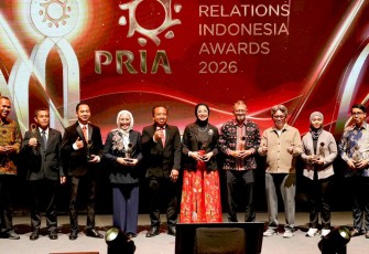 Kepala Biro Hukum dan Humas BGN, Khairul Hidayati foto bersama usai menerima penghargaan PRIA 2026 di Yogyakarta, Jum'at (13/2)