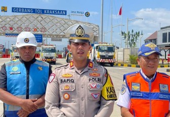Kasatlantas Polres Probolinggo AKP Safiq memberikan keterangan pers, Jum'at (13/3)