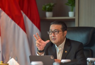 Menteri Ekraf Teuku Riefky Harsya