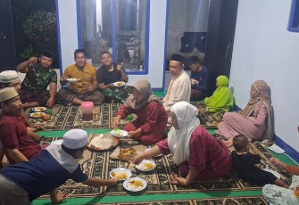 Suasana makan bersama dirumah warga dusun Klagin