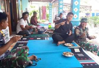 Makan siang bersama warga dusun Klagin