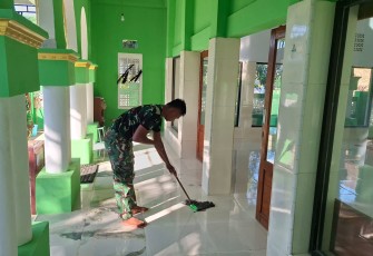 Kerja bakti bersihkan Masjid Nurul Jannah