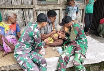 Pelayanan kesehatan satgas Yonarmed 12 Kostrad