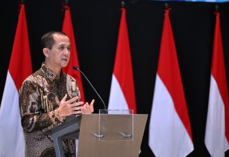 Menteri Transmigrasi M. Iftitah Sulaiman Suryanagara