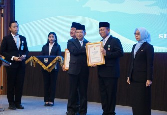 Pemerintah Anugerahkan Tanda Kehormatan Satyalancana Wira Karya kepada Enam Tokoh