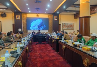 Ketua Komisi D DPRD Jawa Timur, Abdul Halim, menerima perwakilan warga Tambak Dalam, Kecamatan Asemrowo, Kota Surabaya, yang diadvokasi LSM Ababil