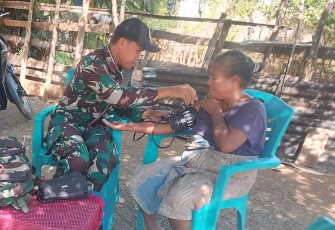 Yonarmed 12 Kostrad Hadir untuk Negeri, Pos Motaain Berikan Pelayanan Kesehatan Keliling Gratis bagi Warga Perbatasan