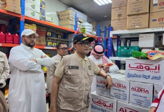 Menteri Haji dan Umrah Republik Indonesia, Mochamad Irfan Yusuf, bersama Tim Amirul Hajj meninjau dua dapur katering penyedia konsumsi jemaah haji Indonesia di Madinah