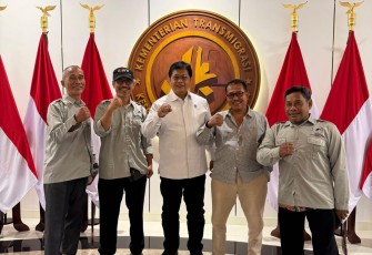 Sejumlah nelayan yang terhimpun dalam Koperasi Nelayan Bersama Aspila Lamongan pada Rabu, (3/6/2026), bersilaturahmi dengan Wakil Menteri Transmigrasi Viva Yoga Mauladi