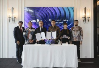 Sesi penandatangan kesepakatan kerja sama yang dilakukan oleh CEO NeutraDC Group Andreuw Th.A.F (ketiga dari kanan) dan Chairman & CEO Gorilla Technology Jay Chandan (ketiga dari kiri), disaksikan langsung oleh Komisaris NeutraDC Nxera Batam Cyndi Pei (kedua dari kanan), Group CTO Gorilla Technology Rajesh Natarajan (paling kiri), yang digelar di Bangkok, Thailand, pada bulan Mei 2026 lalu