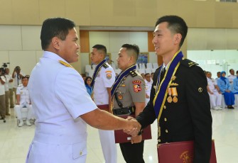 Kepala Staf Angkatan Laut (Kasal) Laksamana TNI Dr. Muhammad Ali memimpin Sidang Senat Terbuka Wisuda Pascasarjana Magister Terapan Strategi Operasi Laut (M.Tr.Opsla.) 